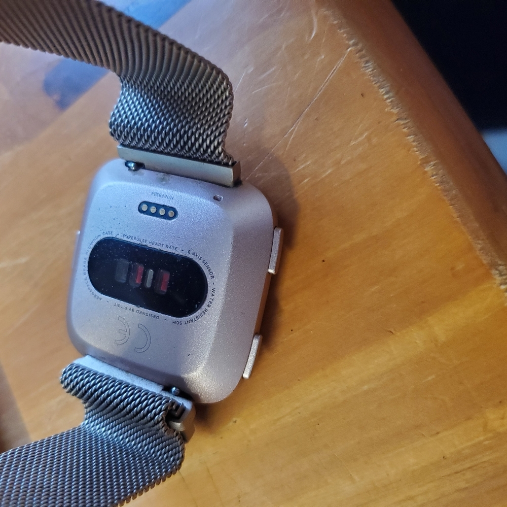 Fitbit Versa - Picture 3 of 3